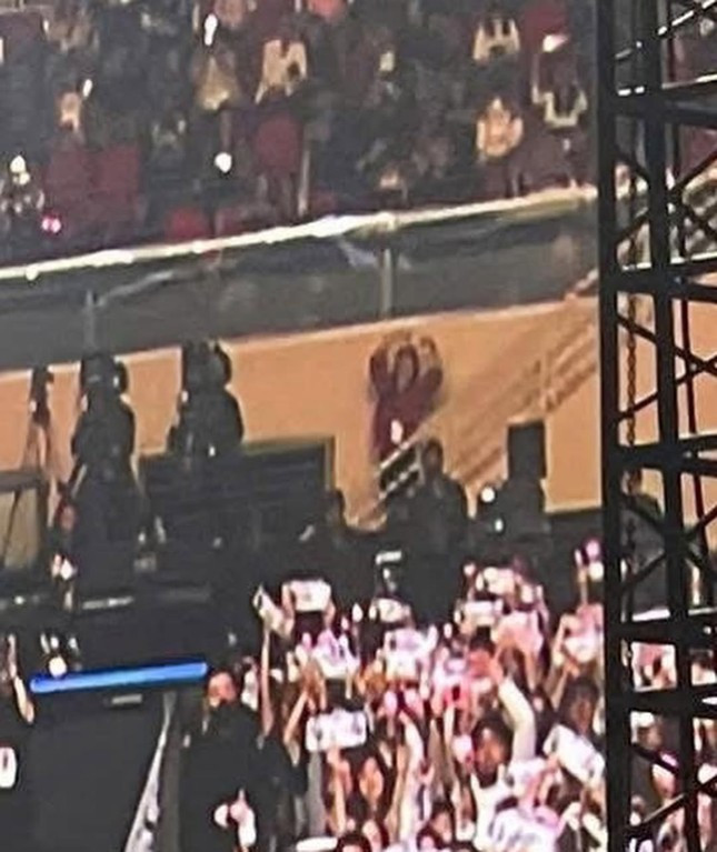 Bức ảnh chụp chung Jisoo (BlackPink) của Á hậu Phương Nga ảnh 2