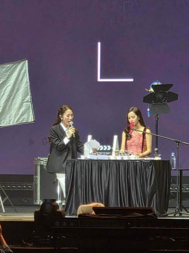 Bức ảnh chụp chung Jisoo (BlackPink) của Á hậu Phương Nga ảnh 7