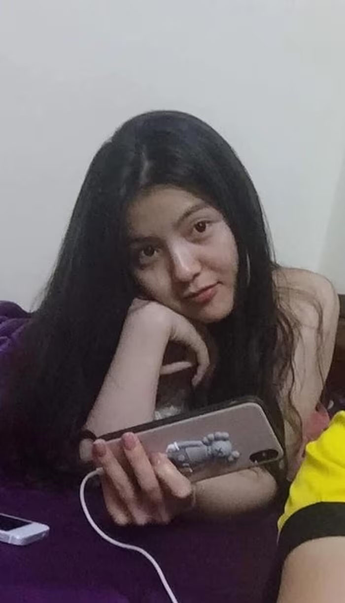 Chu Thanh Huyền lộ loạt ảnh thời chưa thẩm mỹ dụi mắt trăm lần vì nhận chẳng ra