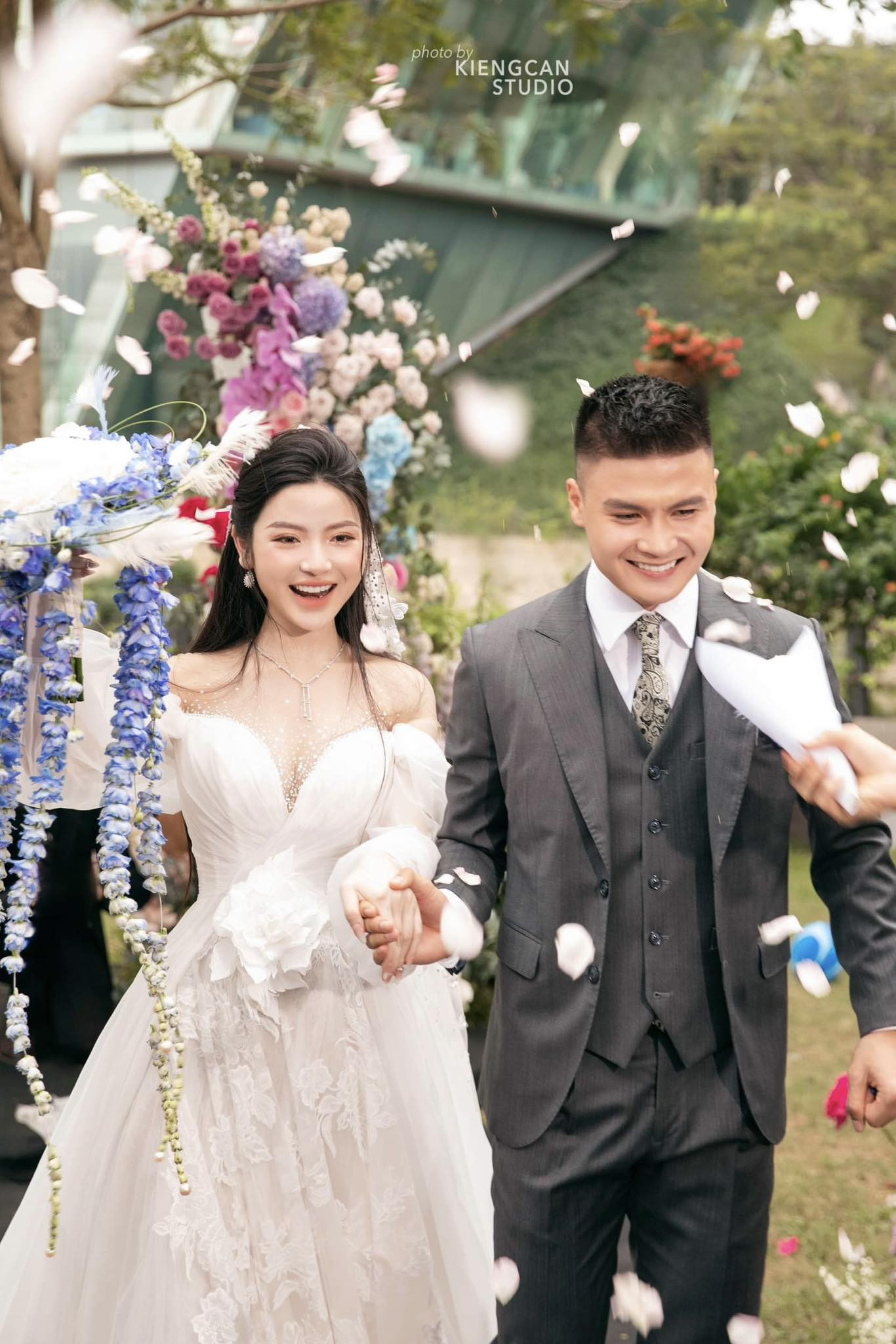 Chu Thanh Huyền lộ loạt ảnh thời chưa thẩm mỹ dụi mắt trăm lần vì nhận chẳng ra