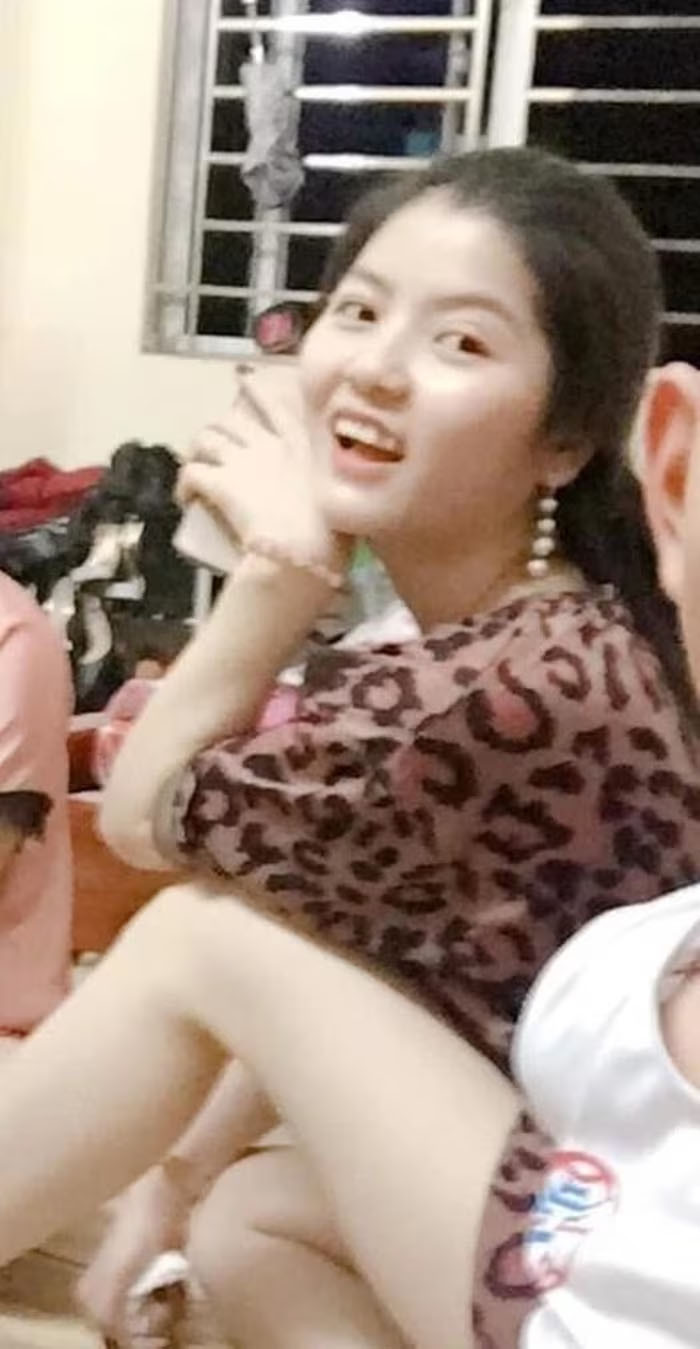 Chu Thanh Huyền lộ loạt ảnh thời chưa thẩm mỹ dụi mắt trăm lần vì nhận chẳng ra