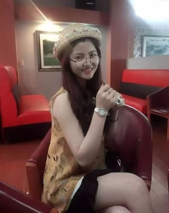 Chu Thanh Huyền lộ loạt ảnh thời chưa thẩm mỹ dụi mắt trăm lần vì nhận chẳng ra