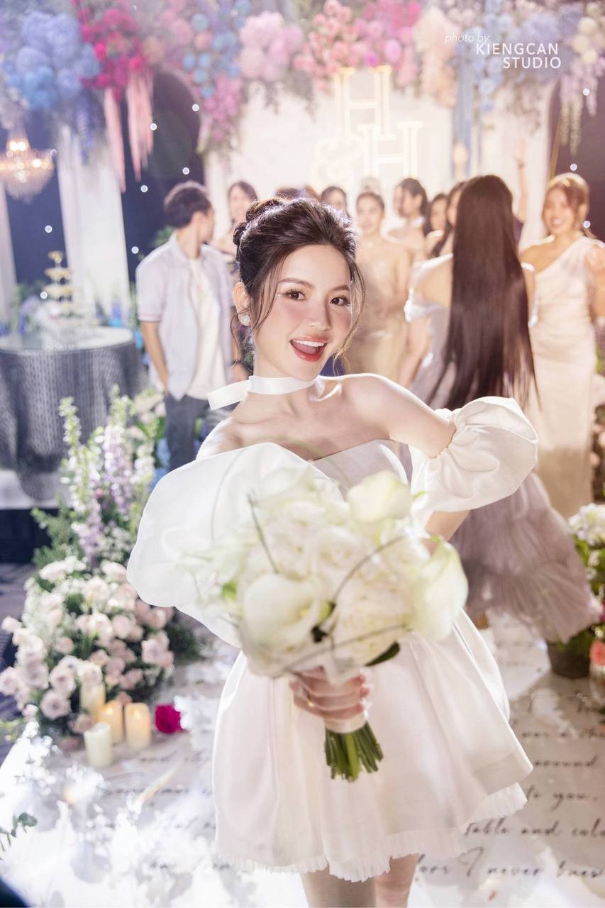 Chu Thanh Huyền lộ loạt ảnh thời chưa thẩm mỹ dụi mắt trăm lần vì nhận chẳng ra