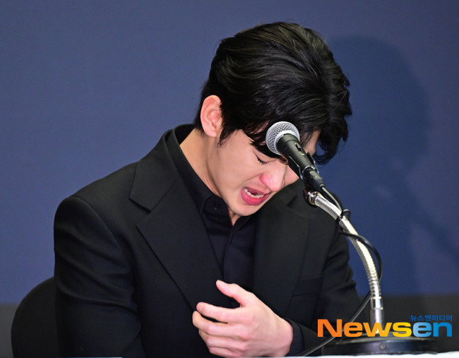 Kim Soo Hyun đệ đơn kiện gia đình Kim Sae Ron yêu cầu bồi thường 12 tỷ won