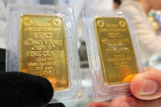 Giá vàng hôm nay 31-3: Giá vàng miếng SJC vượt 101 triệu đồng/lượng