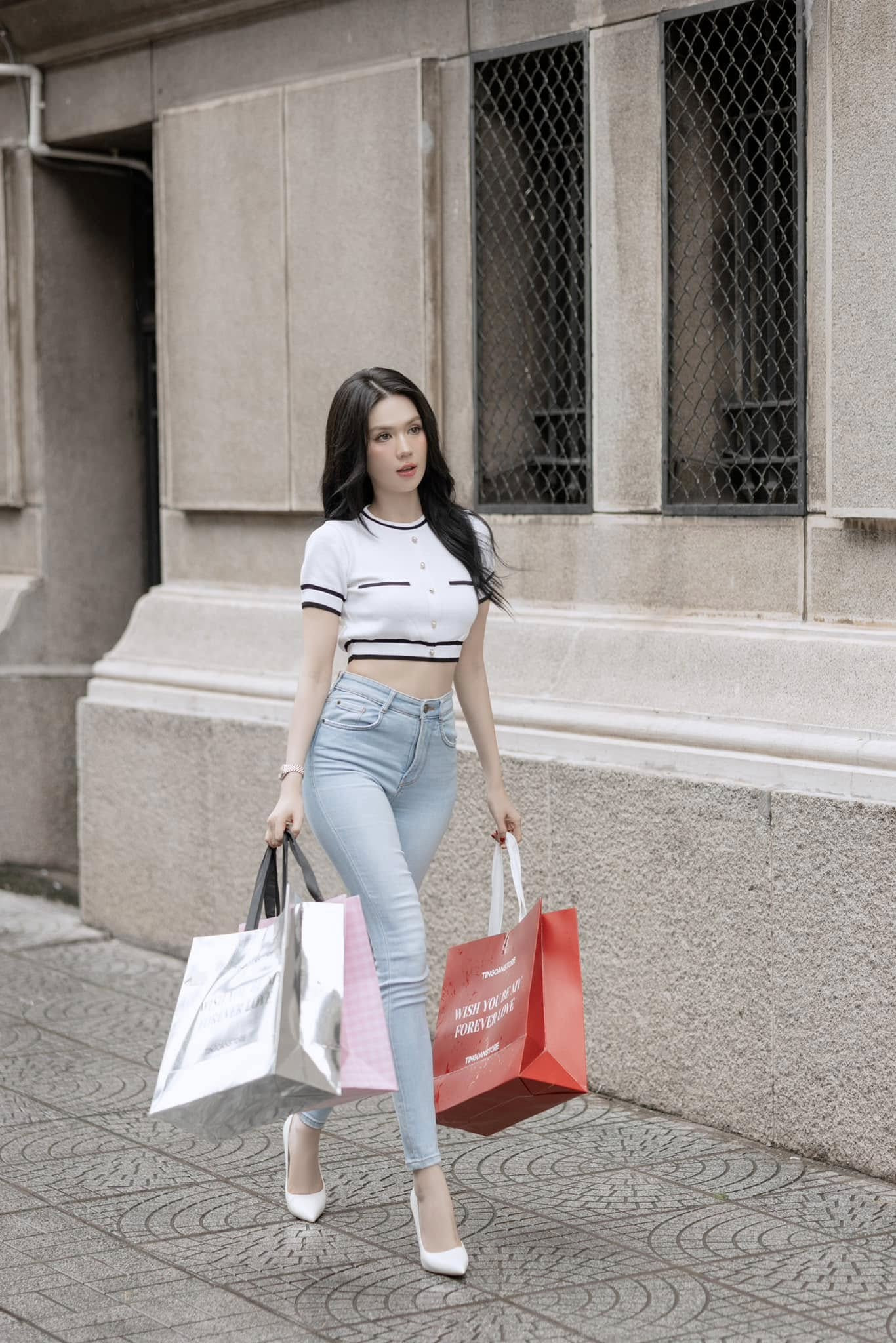 Ngọc Trinh lộ vóc dáng gầy gò - Ảnh 6.