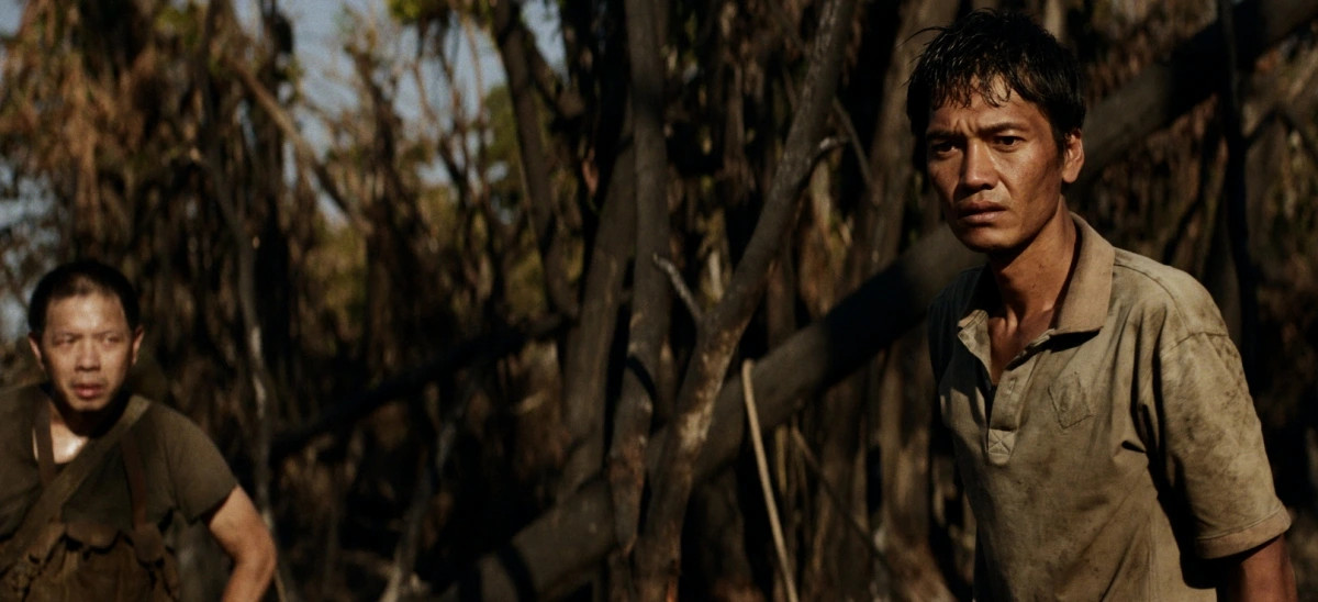 quang tuan giam 14 kg de dong Dia dao , khiep so vi chay giua mua bom hinh anh 3