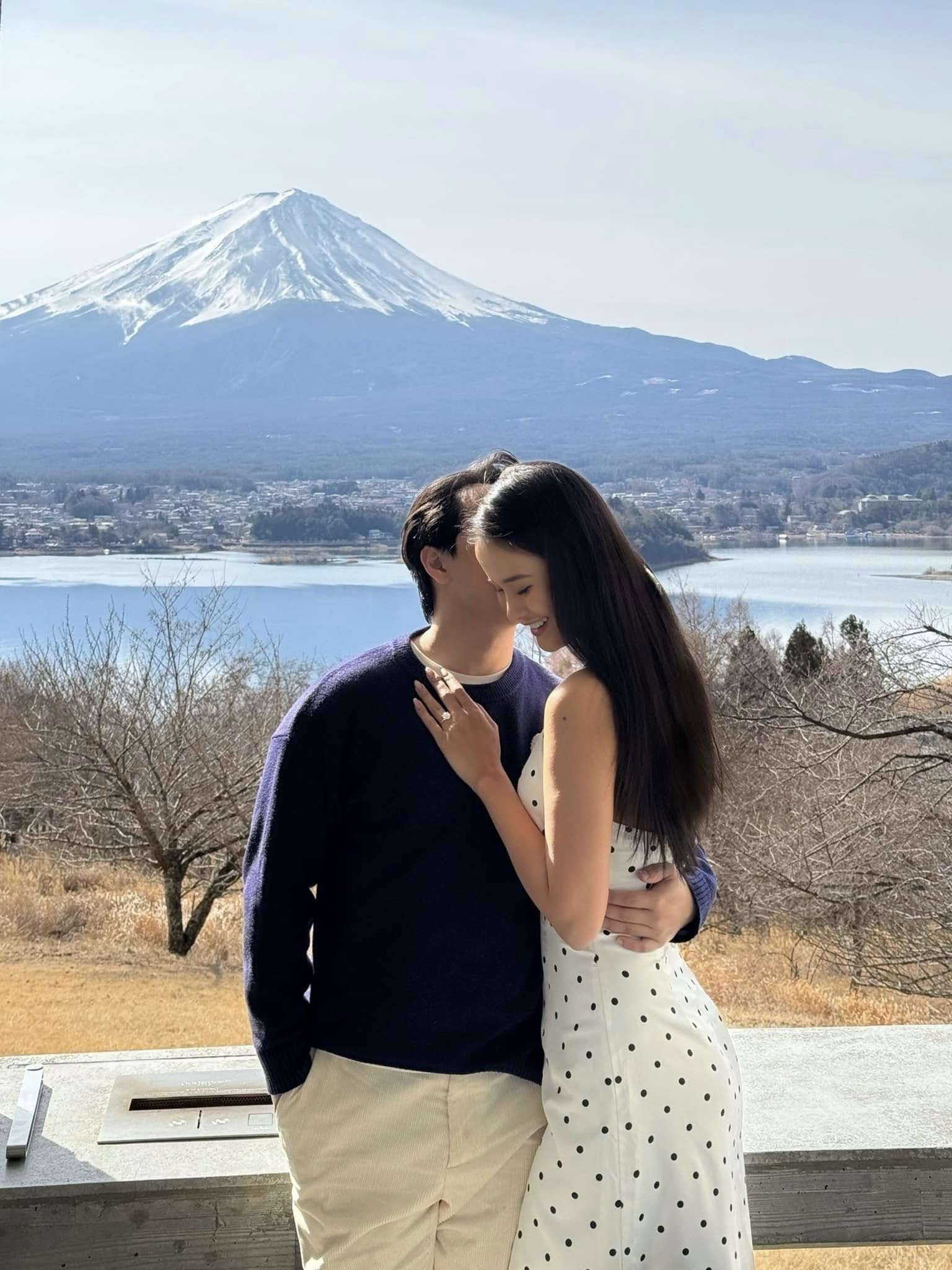 Á hậu được cầu hồn ở Phú Sĩ 1 thời đen nhẻm cãi lời bác sĩ vì chuyện size ngực