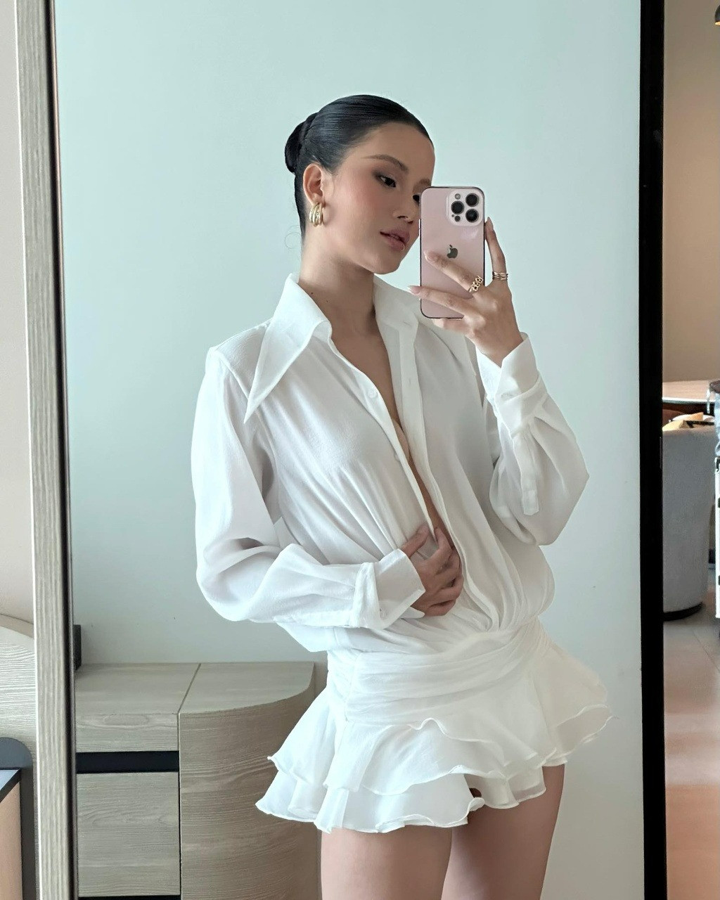 Á hậu được cầu hồn ở Phú Sĩ 1 thời đen nhẻm cãi lời bác sĩ vì chuyện size ngực