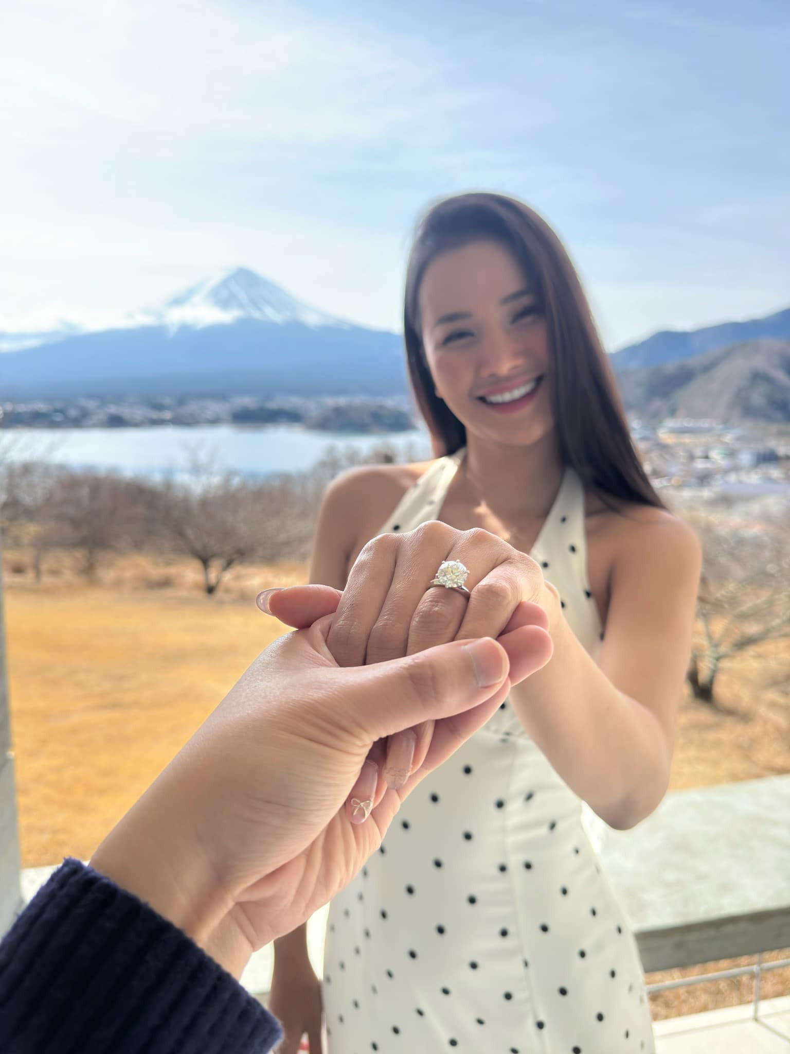 Á hậu được cầu hồn ở Phú Sĩ 1 thời đen nhẻm cãi lời bác sĩ vì chuyện size ngực