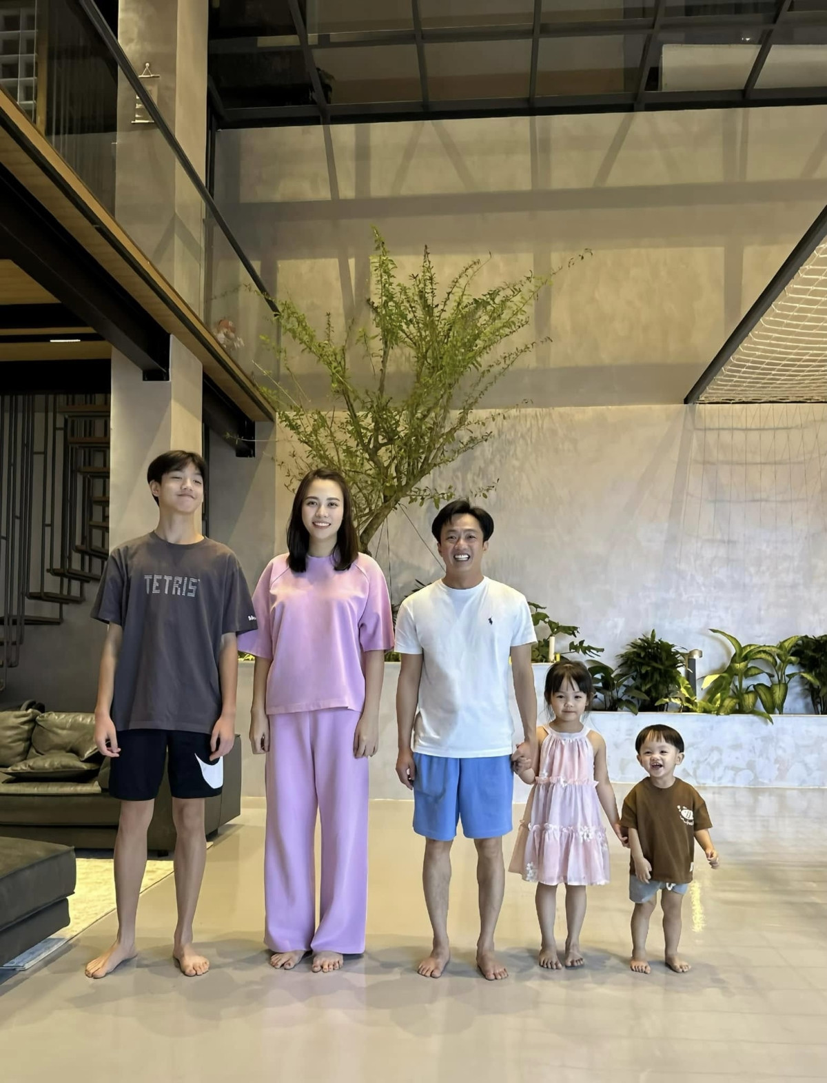 Bất ngờ chiều cao thật của con trai Cường Đô La khiến bố lọt thỏm khi đứng cạnh