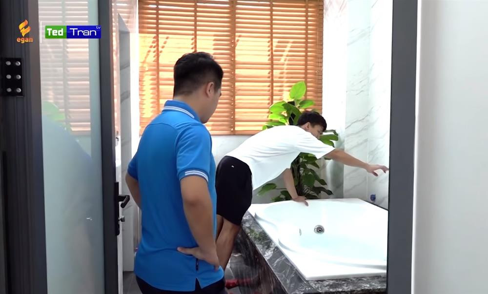 Đột nhập ngôi nhà hạnh phúc của trung vệ Quế Ngọc Hải - Ảnh 7.