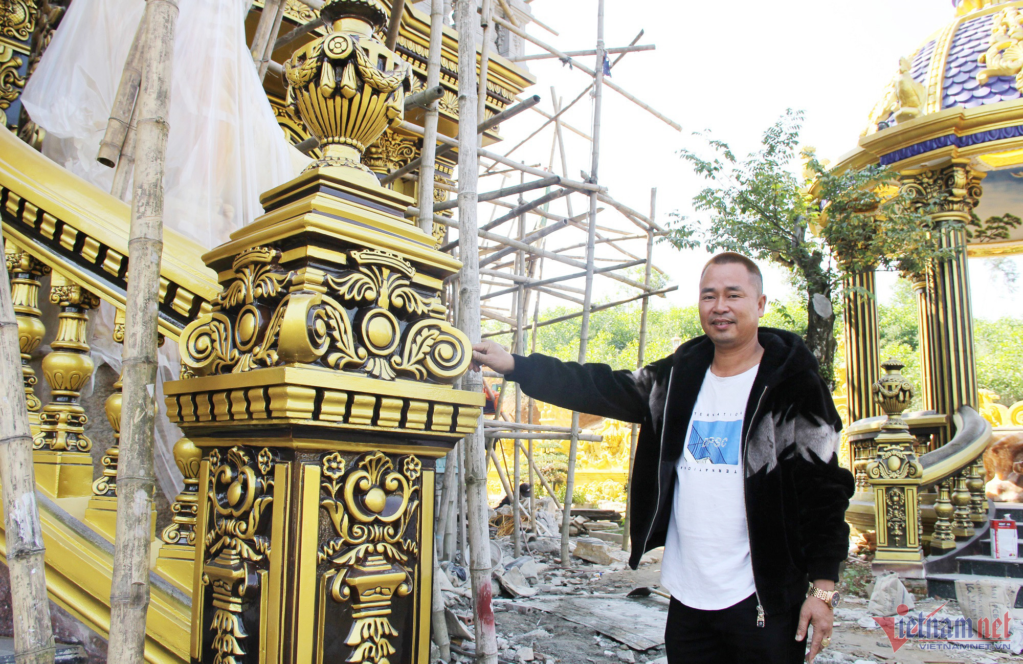 Đại gia Nghệ An gây sốc vừa xây lâu đài trăm tỷ lại tậu xế hộp 15 tỷ đồng