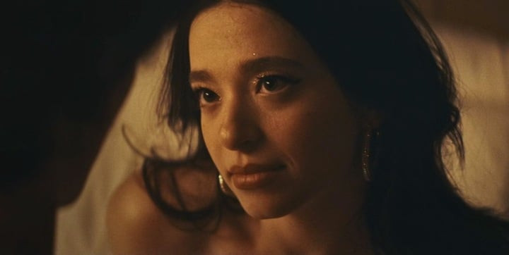 Vai diễn vũ nữ thoát y nặng tâm lý trong