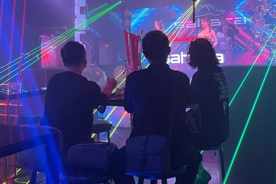Giới trẻ 'say' bóng cười