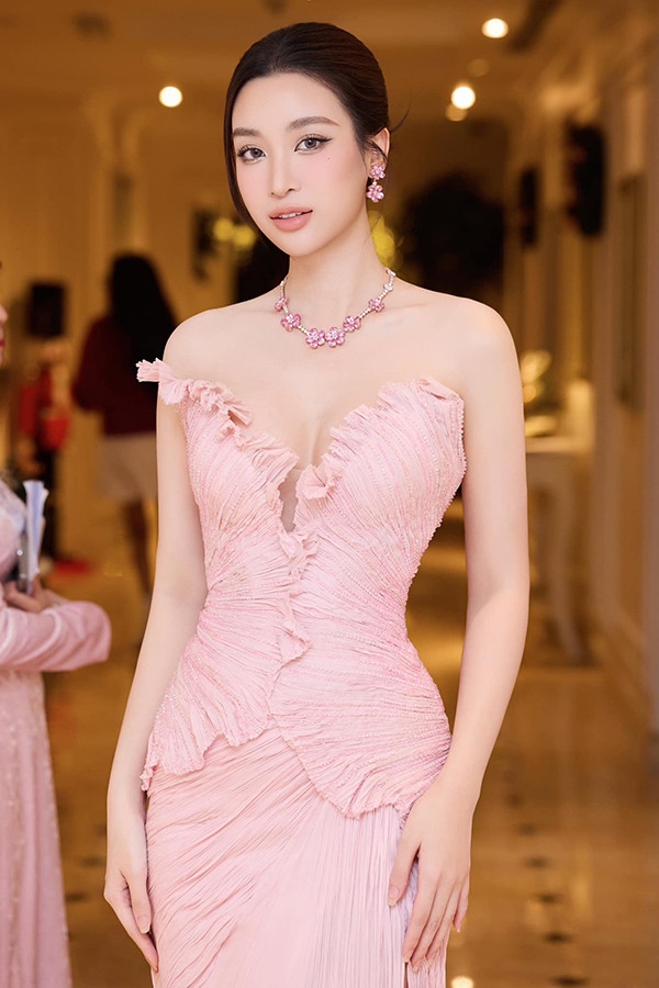 Hoa hậu gốc Hà thành lấy chồng - chủ tịch CLB bóng đá có nhan sắc thay đổi ra sao sau 8 năm đăng quang? - Ảnh 9.