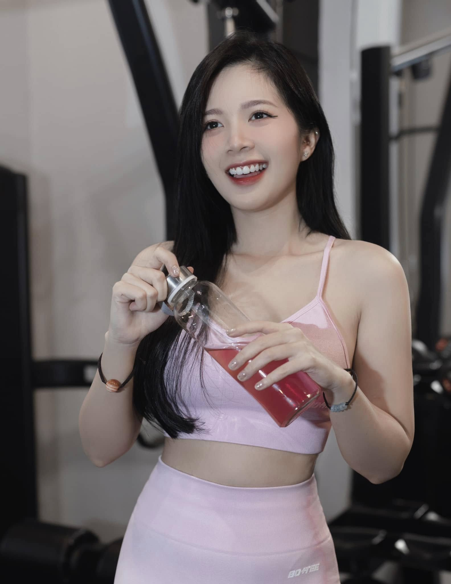 Khó tin với ngoại hình tuổi 28 của nữ chính phim 'Cha tôi, người ở lại' - Ảnh 10.