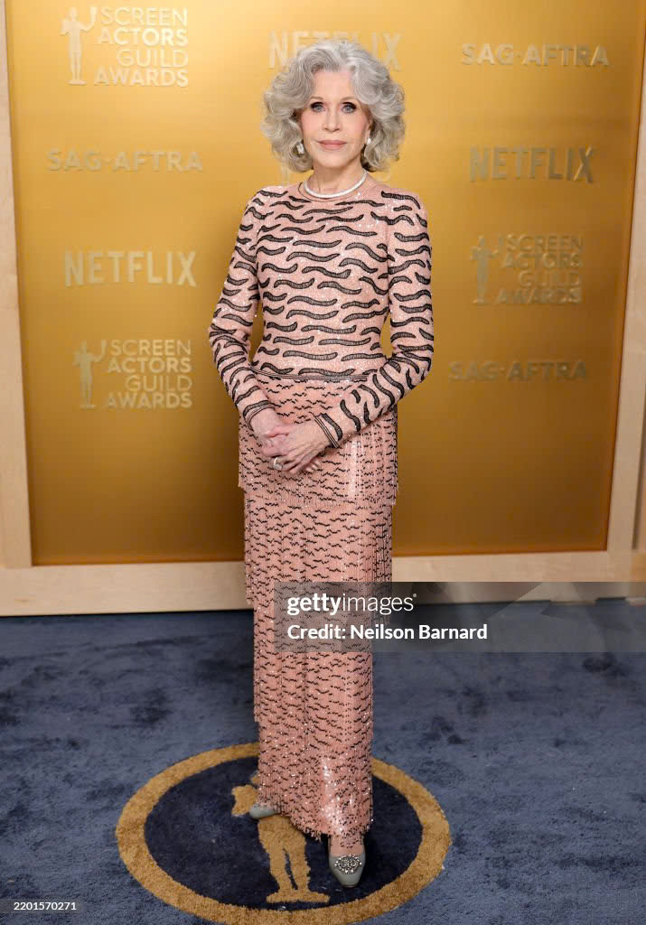 Nhìn lại 12 bộ cánh thời trang đẹp nhất thảm đỏ Lễ trao giải SAG AWARDS 2025 - Ảnh 4