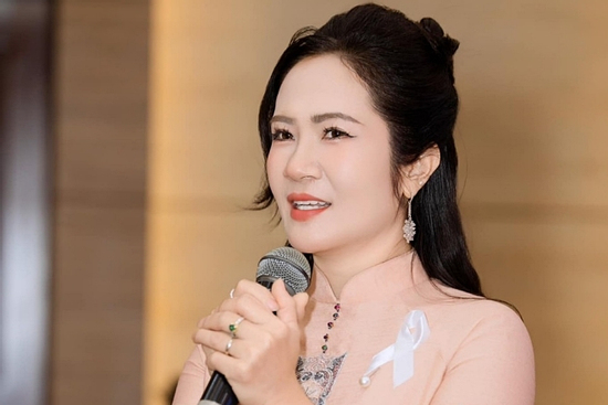 NSƯT Nguyệt Hằng khoe nơi làm việc mới sau khi nghỉ Nhà hát Tuổi trẻ