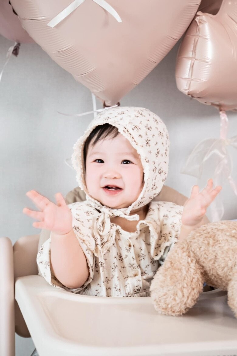 Sam khoe mâm thôi nôi hoành tráng cặp song sinh nhờ IVF đẹp như tranh