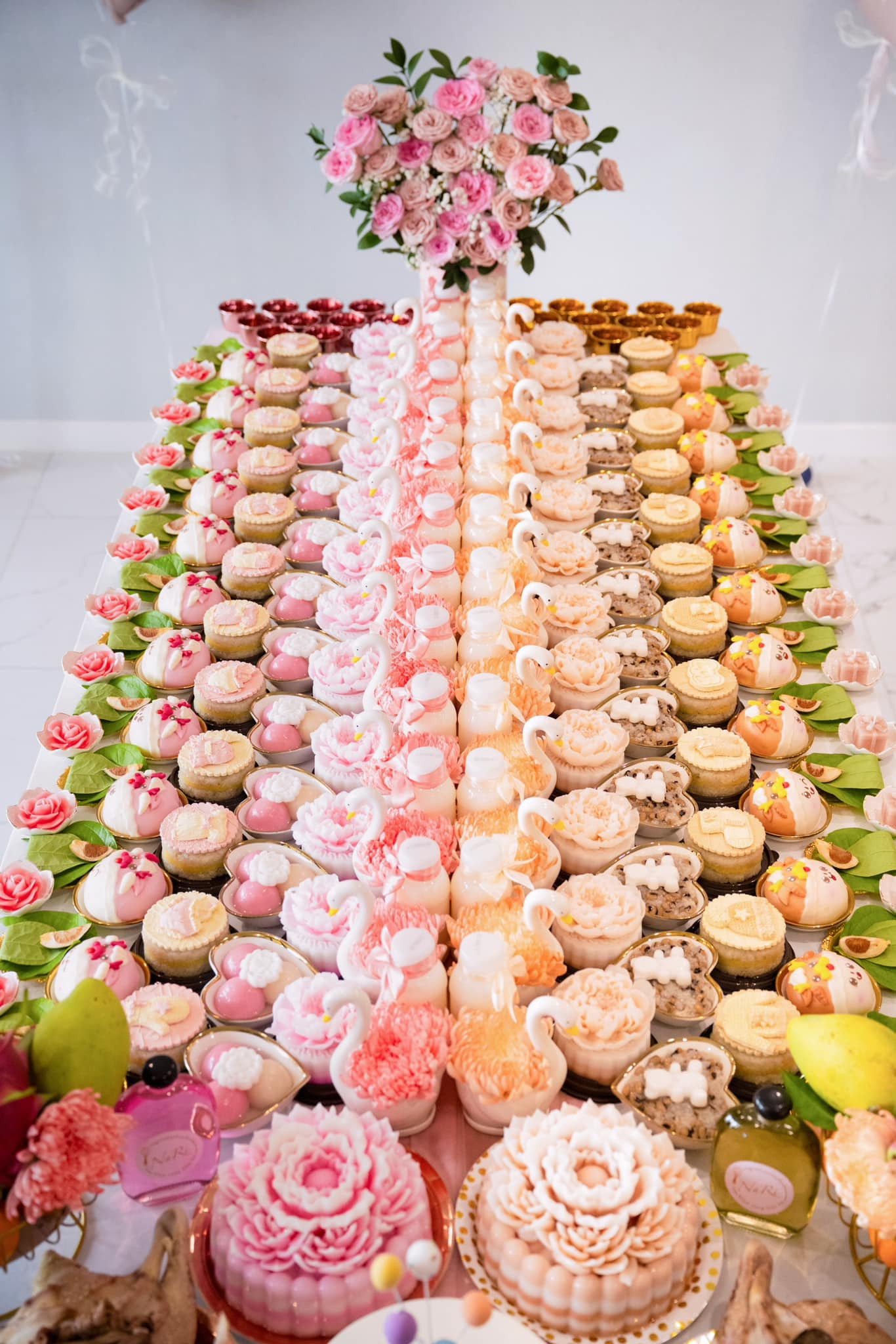 Sam khoe mâm thôi nôi hoành tráng cặp song sinh nhờ IVF đẹp như tranh