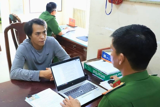 Bắt khẩn cấp đối tượng đấm tới tấp người đàn ông sau va chạm giao thông