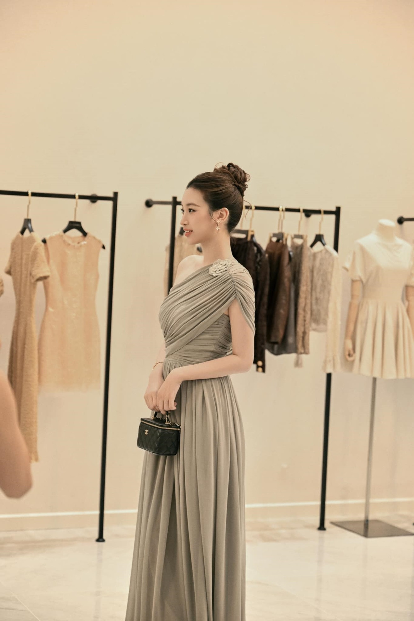 Bộ sưu tập túi hiệu của Hoa hậu Đỗ Mỹ Linh: Rẻ vài trăm triệu, đắt lên tới tiền tỷ - Ảnh 3