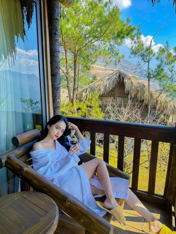 Hương Giang và 7749 khoảnh khắc hờ hững áo choàng tắm khiến gái xịn cũng phải chào thua