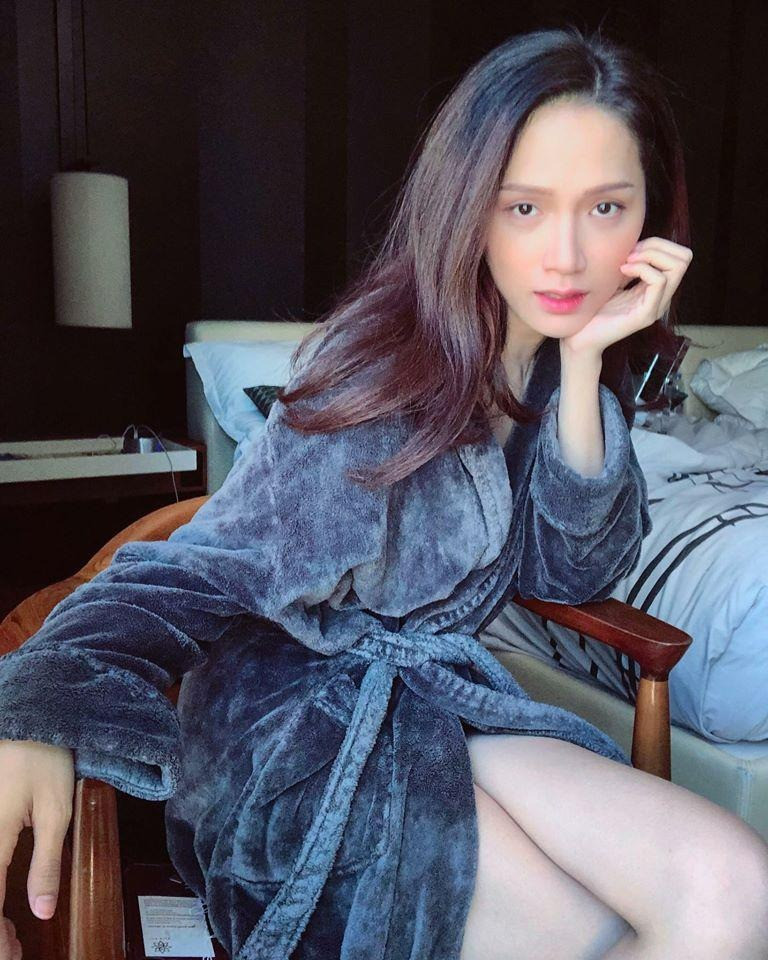 Hương Giang và 7749 khoảnh khắc hờ hững áo choàng tắm khiến gái xịn cũng phải chào thua