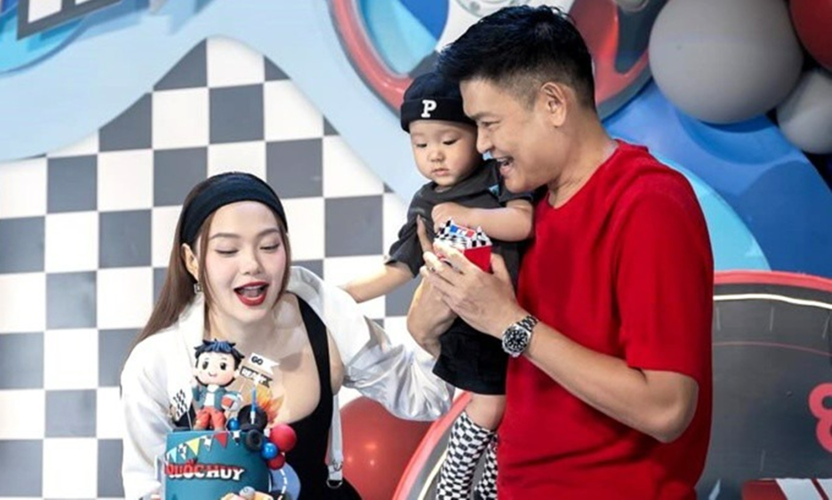 Minh Hằng tổ chức sinh nhật cho chồng đại gia quý tử thay bố chiếm spotlight