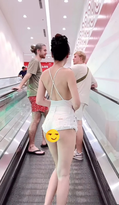 Vô tư diện đồ phản cảm đi siêu thị, hot girl nhận rổ