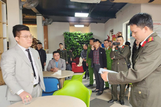 Khởi tố Tổng Giám đốc Công ty Cổ phần Triệu nụ cười về 2 tội danh