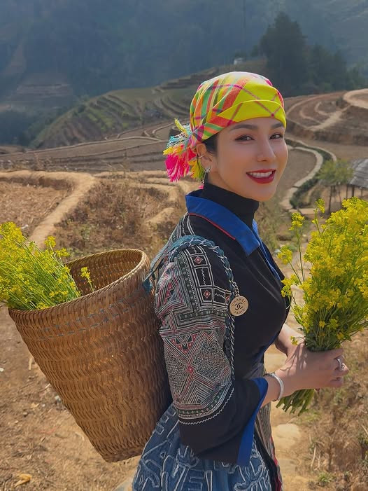 Từ khi yêu tình trẻ kém 11 tuổi Diệp Lâm Anh xoay style chóng cả mặt