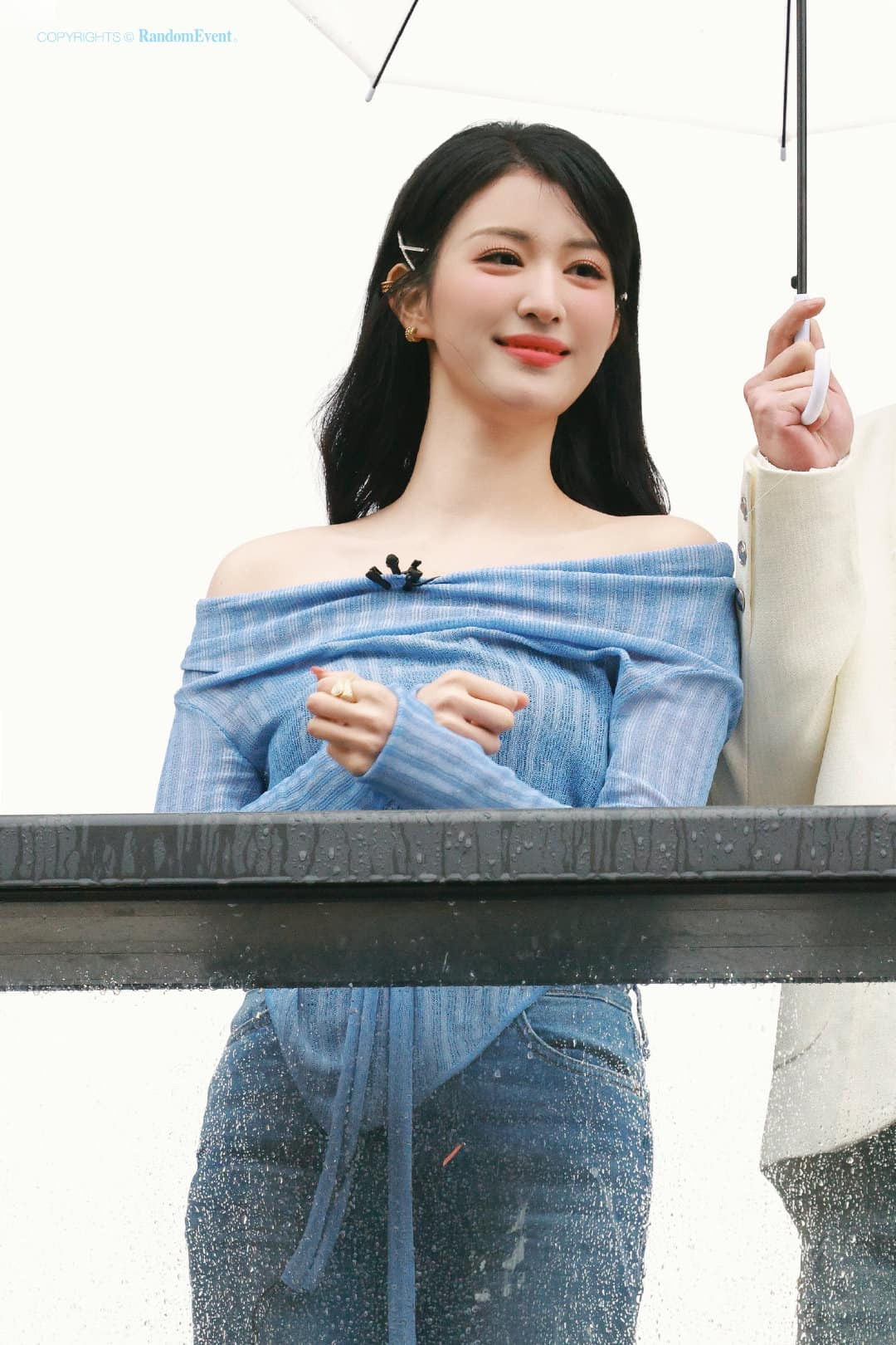 Mỹ nhân Trung Quốc đi ghi hình mà đẹp lịm con tim: Nhan sắc