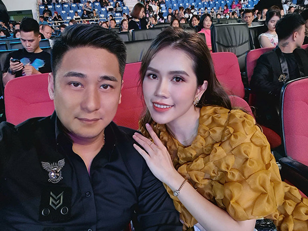 'Ông bố' bỏ rơi con trong 'Cha tôi, người ở lại' có cuộc sống ngoài đời viên mãn bên vợ đẹp kém 13 tuổi - Ảnh 7.