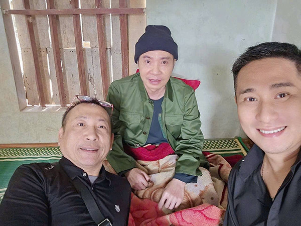 'Ông bố' bỏ rơi con trong 'Cha tôi, người ở lại' có cuộc sống ngoài đời viên mãn bên vợ đẹp kém 13 tuổi - Ảnh 3.