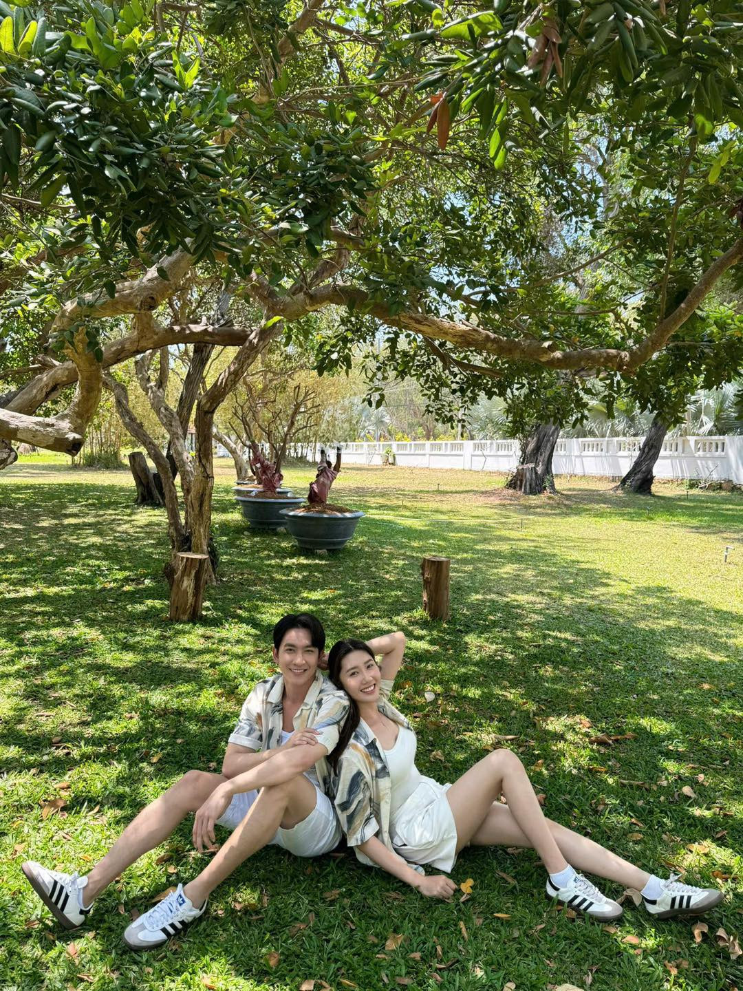 Thúy Ngân  Võ Cảnh 7749 lần lộ hint lên đồ ăn ý tình trong như đã mặt ngoài còn e