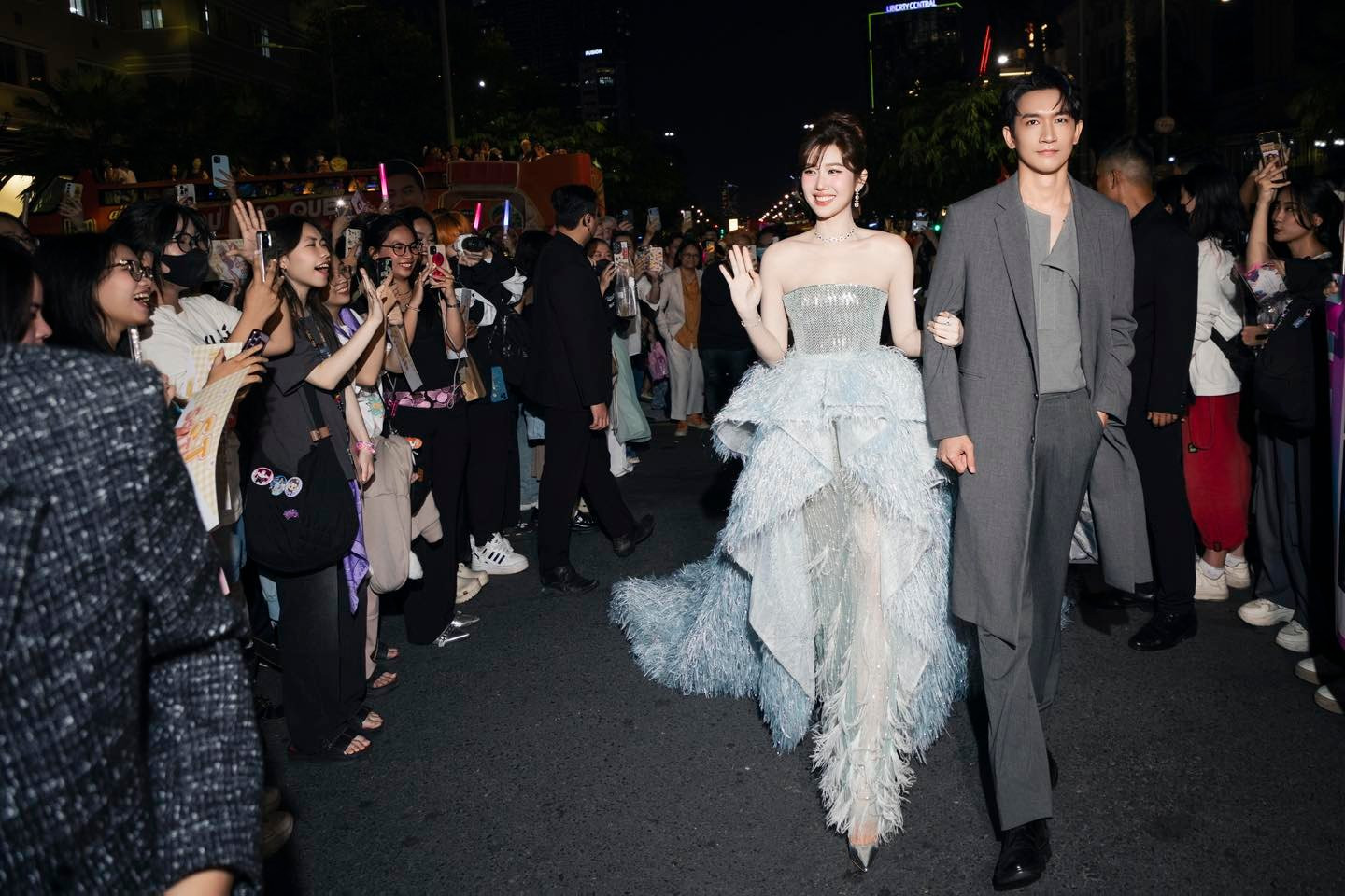 Thúy Ngân  Võ Cảnh 7749 lần lộ hint lên đồ ăn ý tình trong như đã mặt ngoài còn e