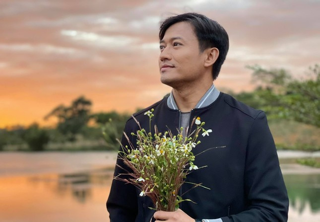 Vợ Quý Bình liên tục đăng status khó hiểu nghi hôn nhân rạn nứt trước khi anh qua đời