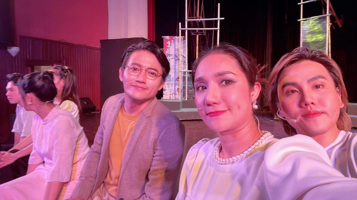 nghe si cat tuong xuc dong chia se ve vo kich cuoi cung voi quy binh hinh anh 1