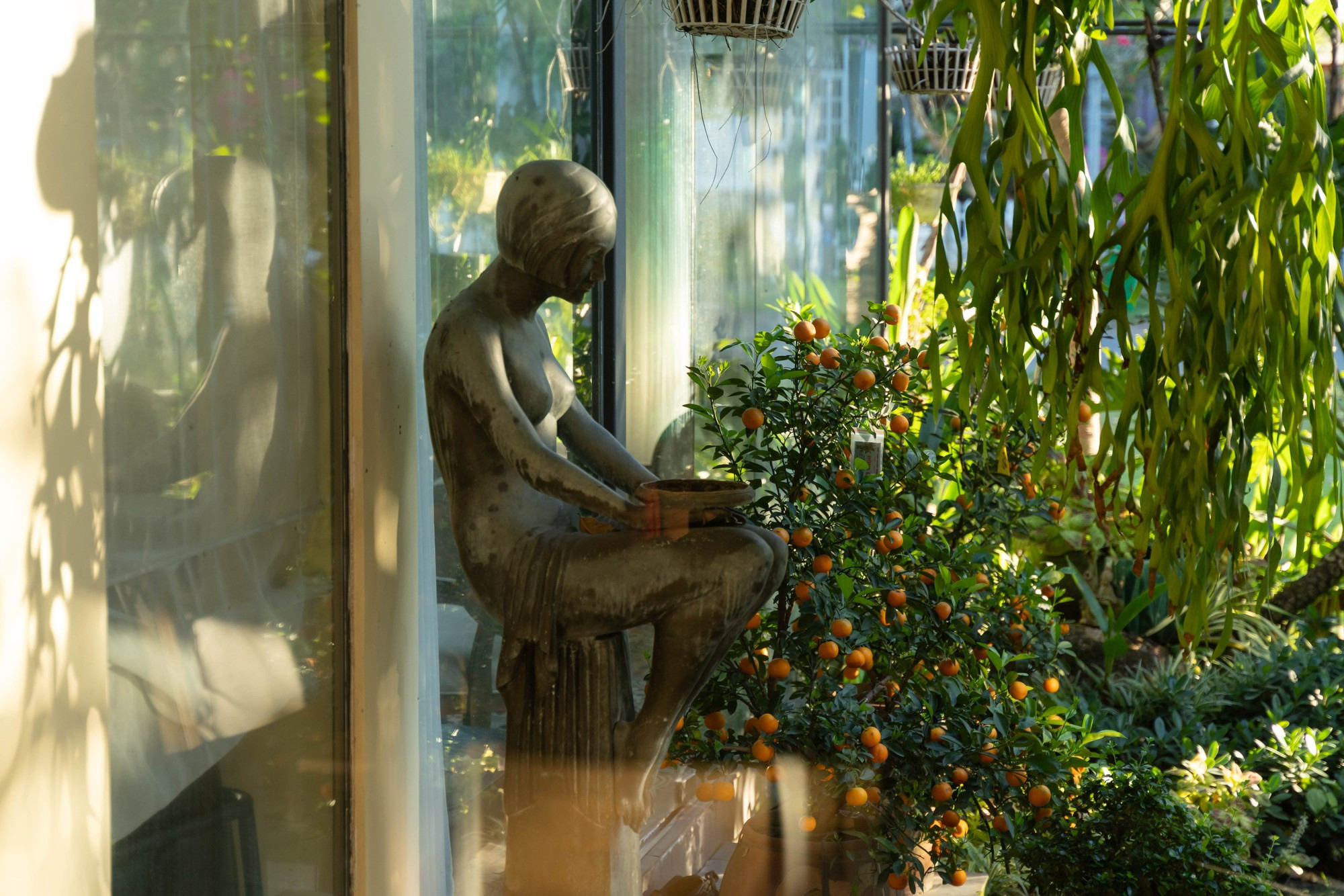 Cuộc sống sang chảnh trong biệt thự nhà vườn gần 20 năm tuổi, mất gần 3 năm mới được xây xong của HH Hà Kiều Anh- Ảnh 20.