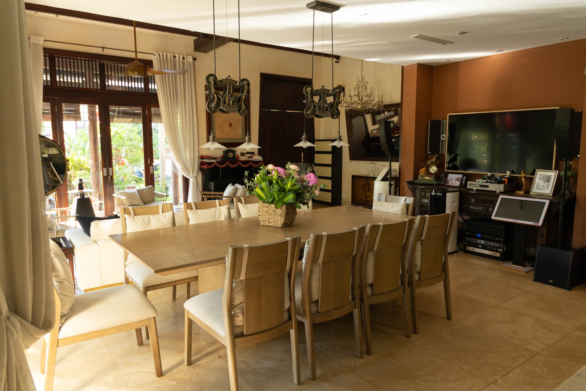 Cuộc sống sang chảnh trong biệt thự nhà vườn gần 20 năm tuổi, mất gần 3 năm mới được xây xong của HH Hà Kiều Anh- Ảnh 13.