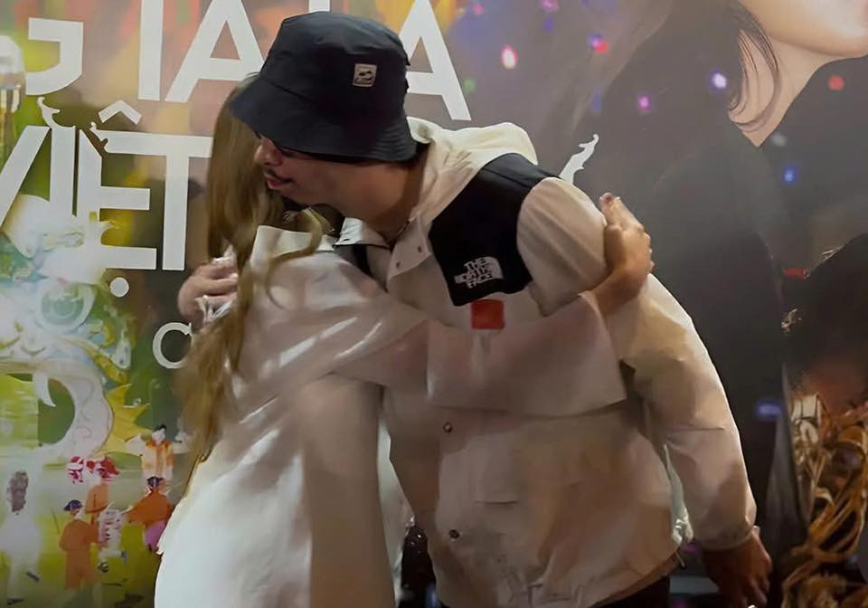 Đen Vâu công khai ôm Hoàng Thùy Linh cư dân mạng khen quá đẹp đôi