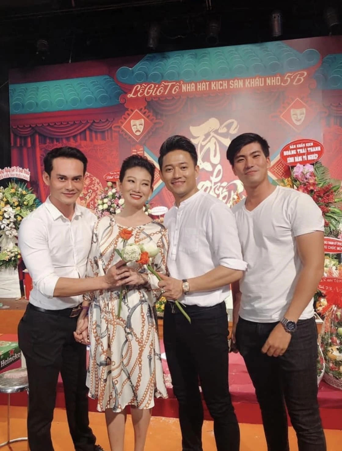 nsUt my uyen xin loi sau tranh cai ve hinh anh tai tang le quy binh hinh anh 1