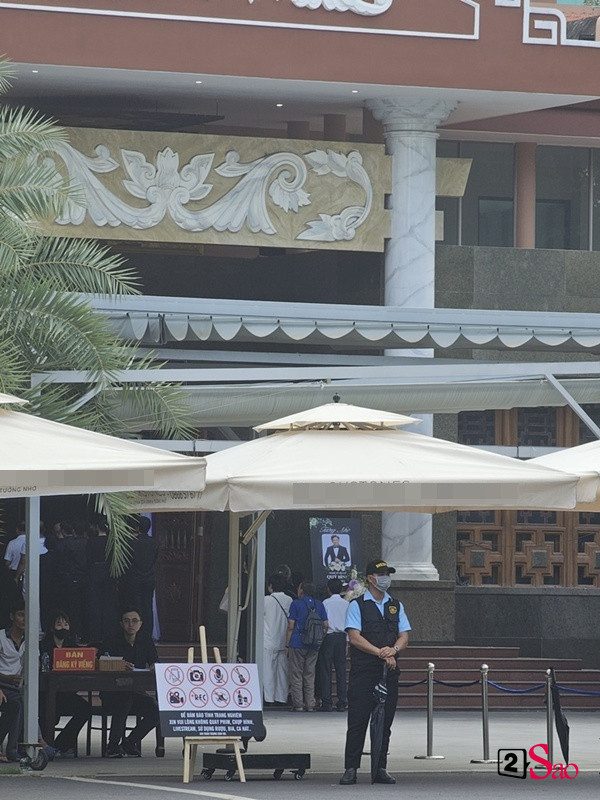 Vợ Quý Bình tiều tụy