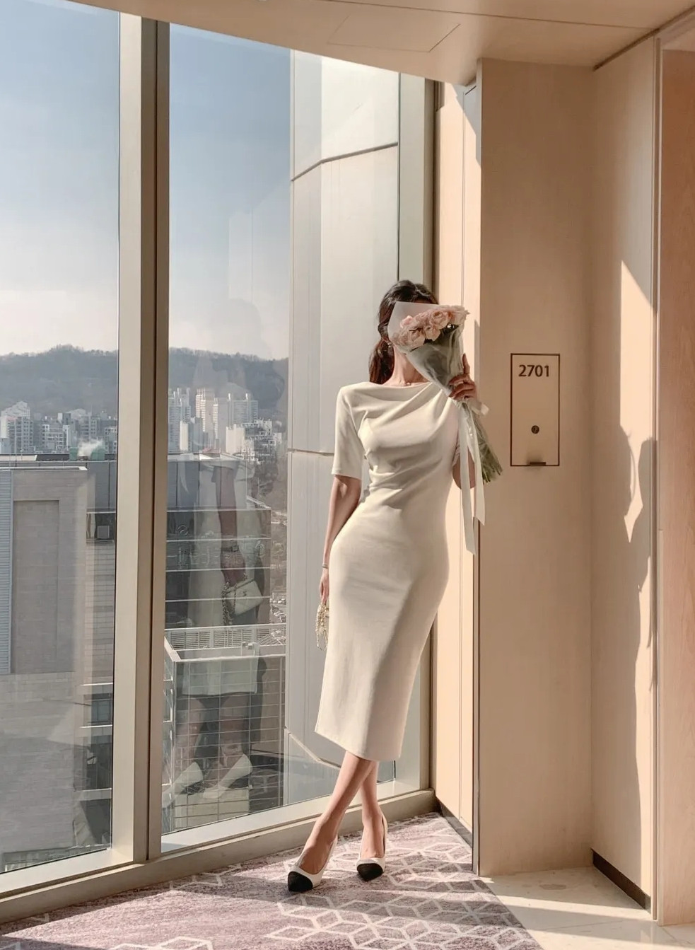 Cách mặc đồ thu gọn vòng eo, tôn dáng- Ảnh 3.