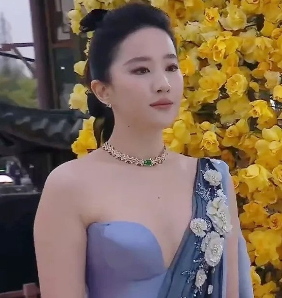 Hình ảnh thật của Lưu Diệc Phi ảnh 1