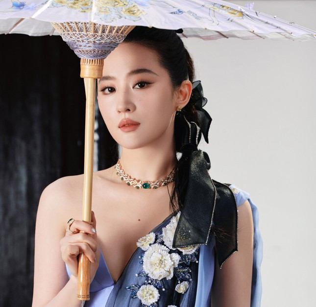 Hình ảnh thật của Lưu Diệc Phi ảnh 5