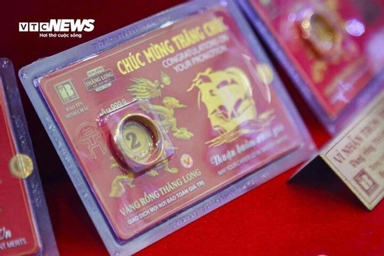 Giá vàng trong nước tiếp tục leo đỉnh, vượt 102 triệu đồng/lượng