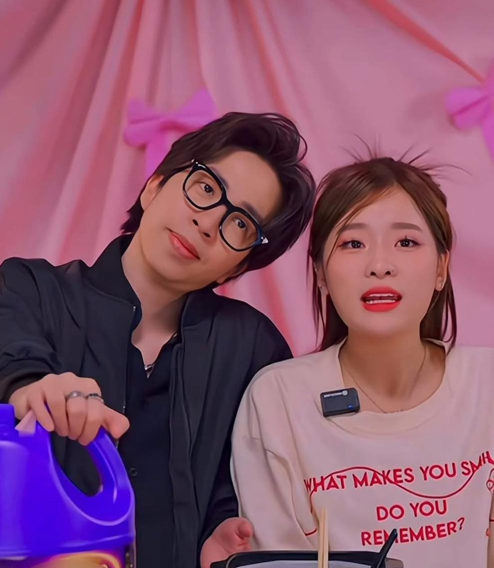 Phát sóng đời tư kiếm tiền: Sự trượt dốc đạo đức thời hiện đại? ảnh 4